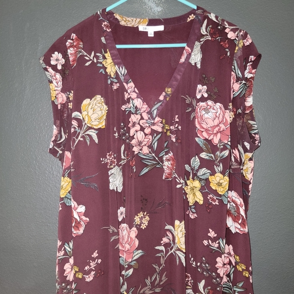 Daniel Rainn Tops - Floral blouse